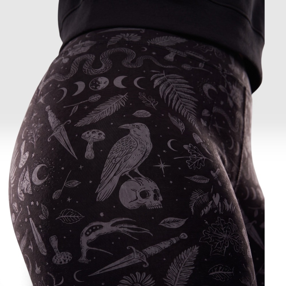 TORRID Nightfall "Everything Witchy" Legging Snakes Skulls Crows Daggers Size 1X